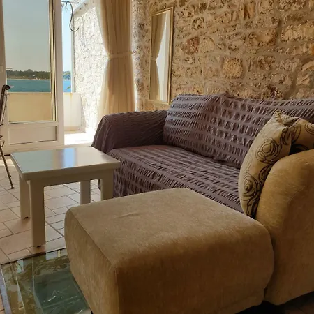 Paola Apartment *